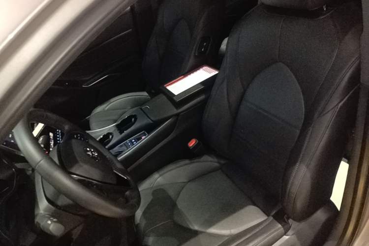 Used Toyota Avalon 2022 Dual-Engine 2.5L Luxury Edition Left Front Seat