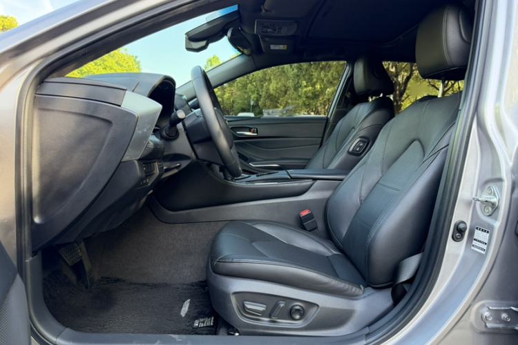 Used Toyota Avalon 2022 Dual-Engine 2.5L Luxury Edition Left Front Seat