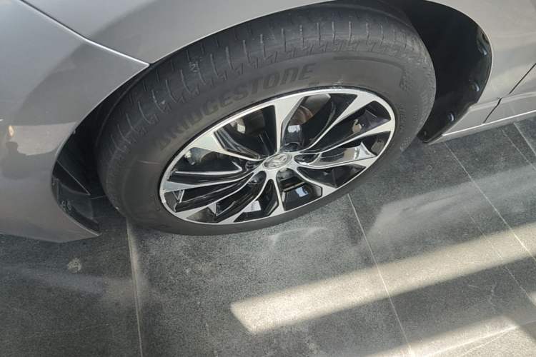 Used Toyota Avalon 2022 2.0L Luxury Edition Left Front Wheel Hub