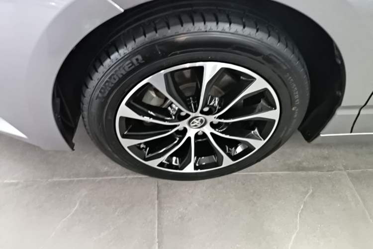 Used Toyota Avalon 2022 2.0L Ambition Edition Left Front Wheel Hub