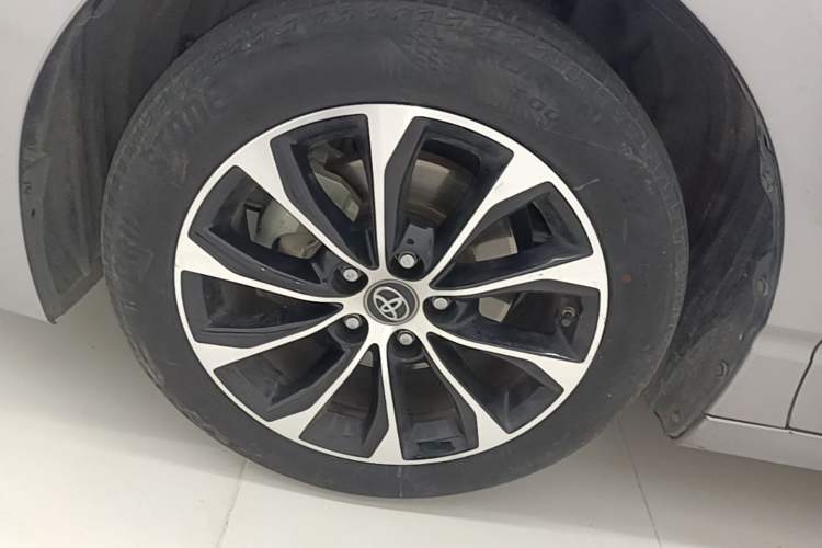Used Toyota Avalon 2022 2.5L Luxury Edition Left Front Wheel Hub