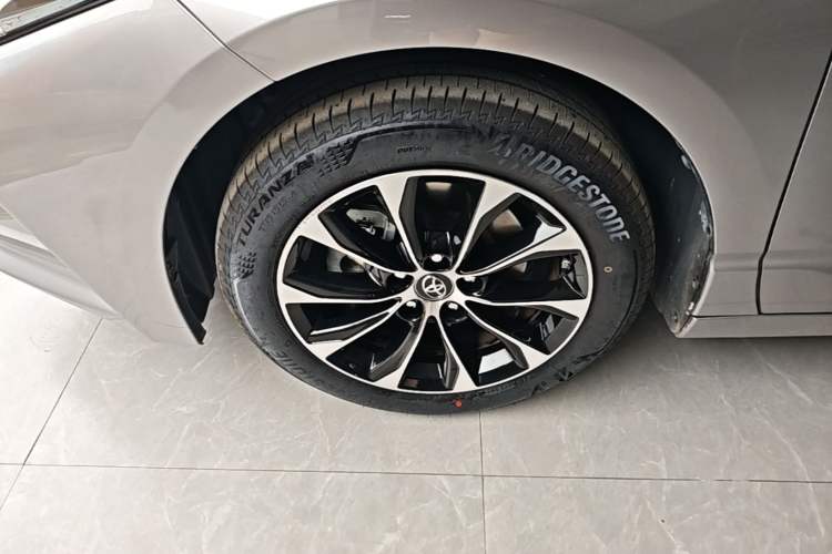 Used Toyota Avalon 2022 2.5L Luxury Edition Left Front Wheel Hub