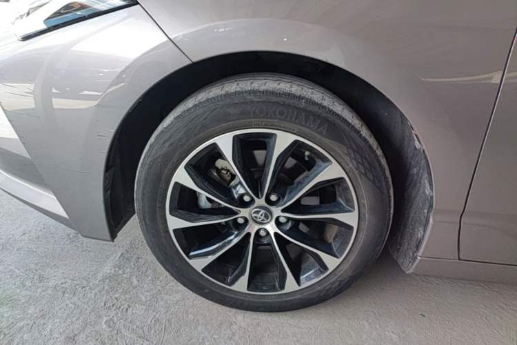 Used Toyota Avalon 2022 2.0L Ambition Edition Left Front Wheel Hub