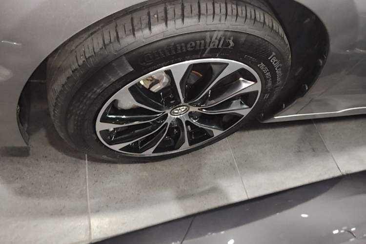 Used Toyota Avalon 2022 Dual-Engine 2.5L Luxury Edition Left Front Wheel Hub