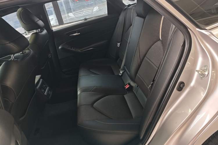 Used Toyota Avalon 2022 2.5L Luxury Edition Left Rear Seat