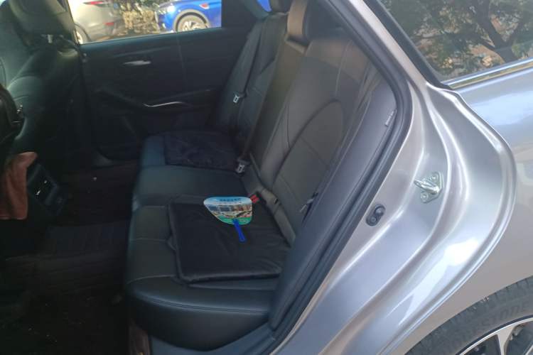 Used Toyota Avalon 2022 2.5L Luxury Edition Left Rear Seat