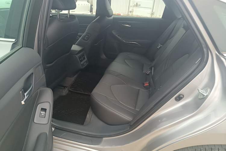Used Toyota Avalon 2022 2.0L Luxury Edition Left Rear Seat