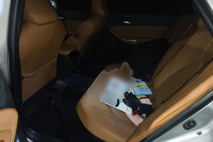 Used Toyota Avalon 2022 Dual-Engine 2.5L XLE Premium Edition Left Rear Seat