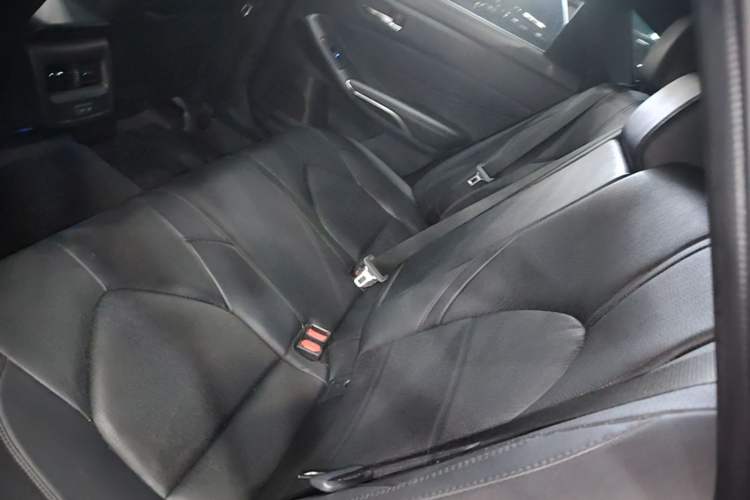 Used Toyota Avalon 2022 Dual-Engine 2.5L Luxury Edition Left Rear Seat