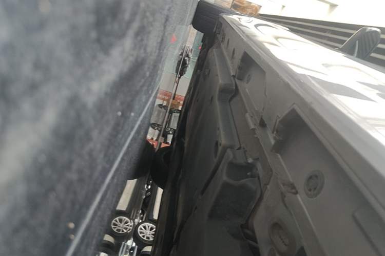 Used Toyota Avalon 2022 2.0L Luxury Edition Left Side Sill