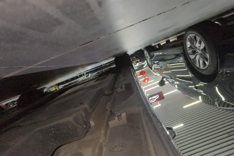 Used Toyota Avalon 2022 Dual-Engine 2.5L Luxury Edition Left Side Sill