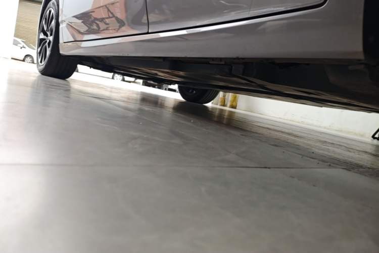 Used Toyota Avalon 2022 2.5L Luxury Edition Left Side Sill