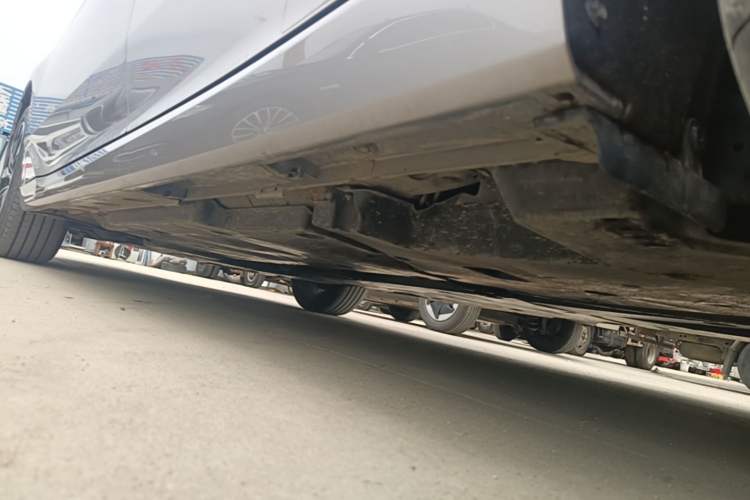 Used Toyota Avalon 2022 2.0L Luxury Edition Left Side Sill