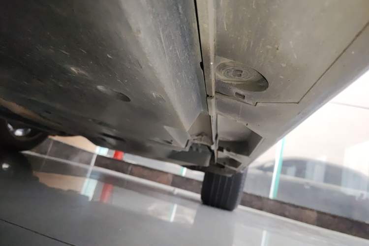 Used Toyota Avalon 2022 2.5L Ambition Edition Left Side Sill