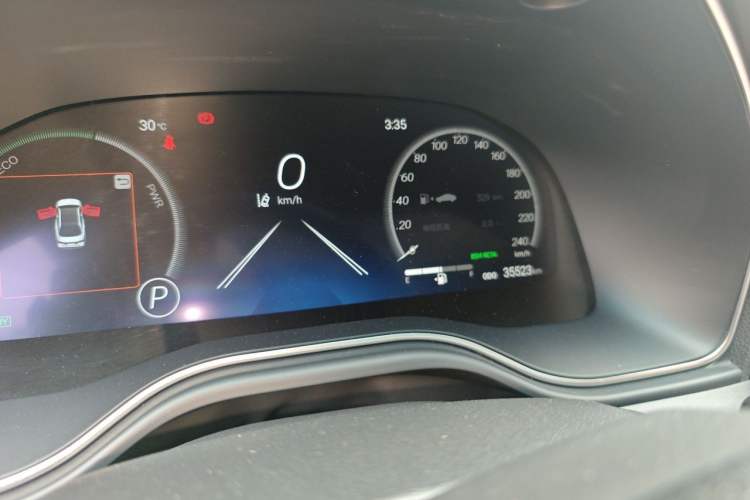 Used Toyota Avalon 2022 Dual-Engine 2.5L XLE Premium Edition Odometer Close Up