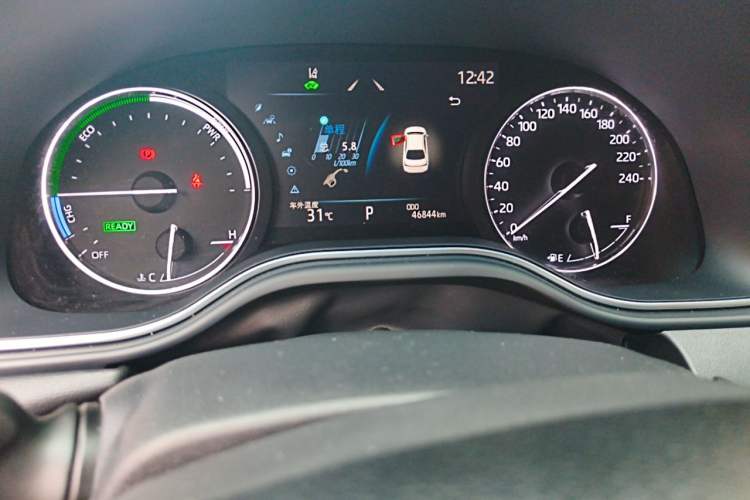 Used Toyota Avalon 2022 Dual-Engine 2.5L Luxury Edition Odometer Close Up