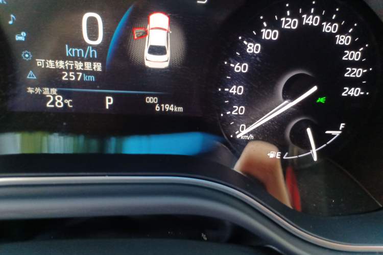 Used Toyota Avalon 2022 2.5L Luxury Edition Odometer Close Up