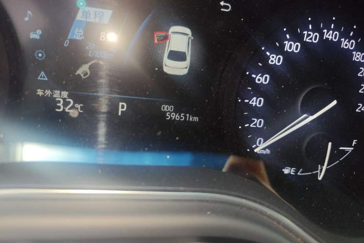 Used Toyota Avalon 2022 2.0L Luxury Edition Odometer Close Up