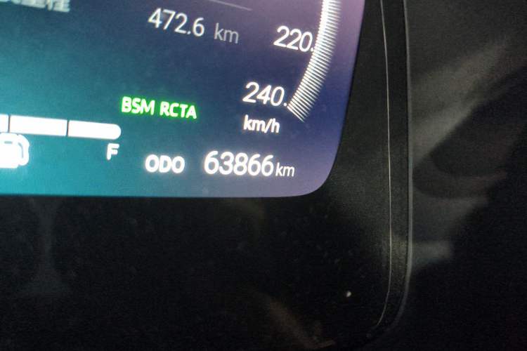 Used Toyota Avalon 2022 Dual-Engine 2.5L XLE Premium Edition Odometer Close Up