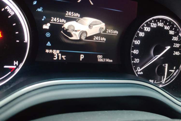 Used Toyota Avalon 2022 Dual-Engine 2.5L Luxury Edition Odometer Close Up