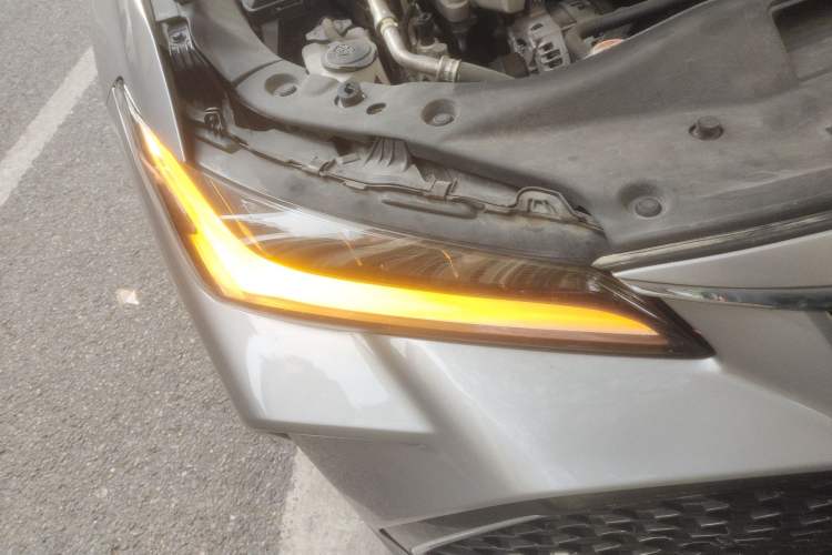 Used Toyota Avalon 2022 2.5L Luxury Edition Right Front Headlight