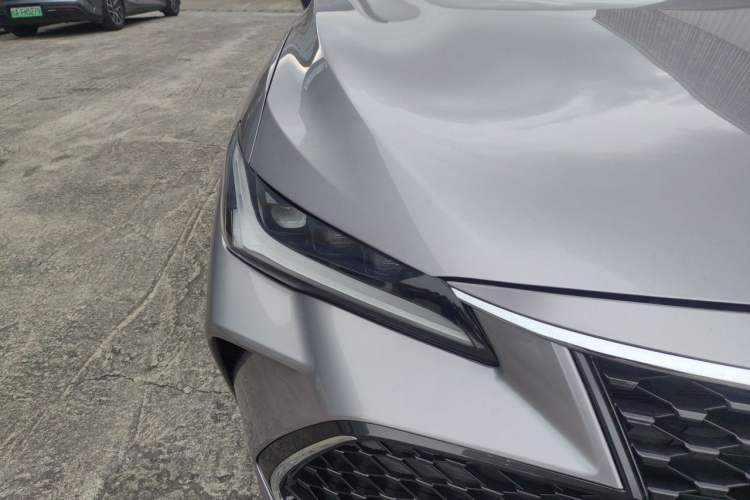 Used Toyota Avalon 2022 2.5L Luxury Edition Right Front Headlight