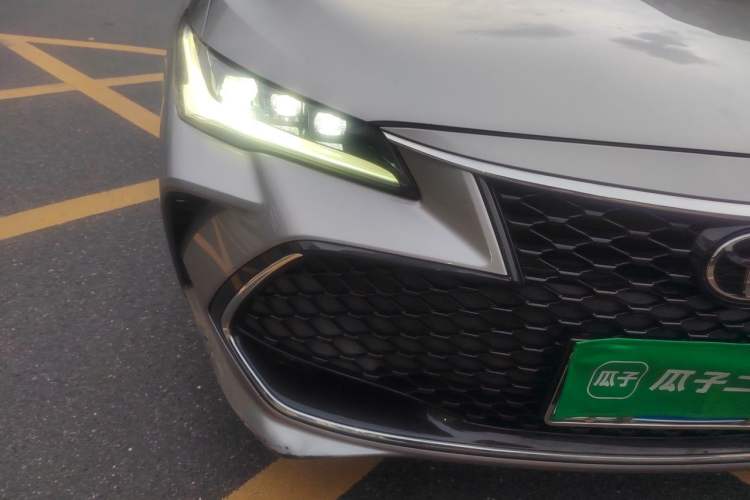 Used Toyota Avalon 2022 2.5L Luxury Edition Right Front Headlight
