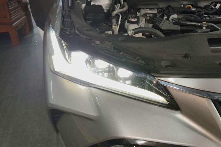 Used Toyota Avalon 2022 Dual-Engine 2.5L XLE Premium Edition Right Front Headlight