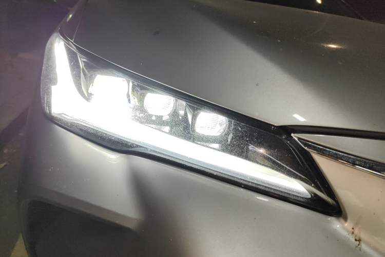 Used Toyota Avalon 2022 2.0L Luxury Edition Right Front Headlight