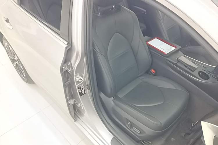 Used Toyota Avalon 2022 2.5L Luxury Edition Right Front Seat