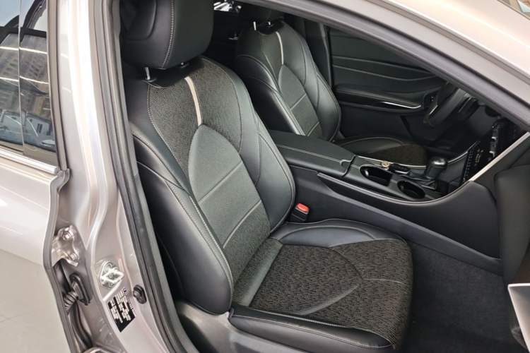 Used Toyota Avalon 2022 2.5L Luxury Edition Right Front Seat