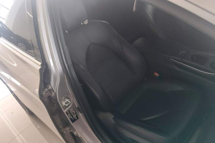 Used Toyota Avalon 2022 2.0L XLE Premium Edition Right Front Seat