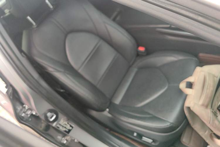 Used Toyota Avalon 2022 2.0L Luxury Edition Right Front Seat