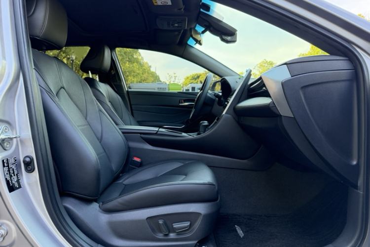 Used Toyota Avalon 2022 Dual-Engine 2.5L Luxury Edition Right Front Seat