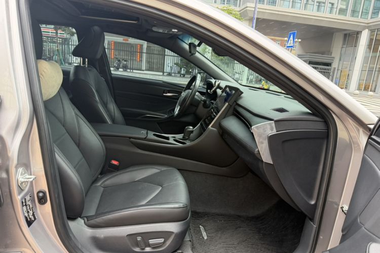 Used Toyota Avalon 2022 Dual-Engine 2.5L Luxury Edition Right Front Seat
