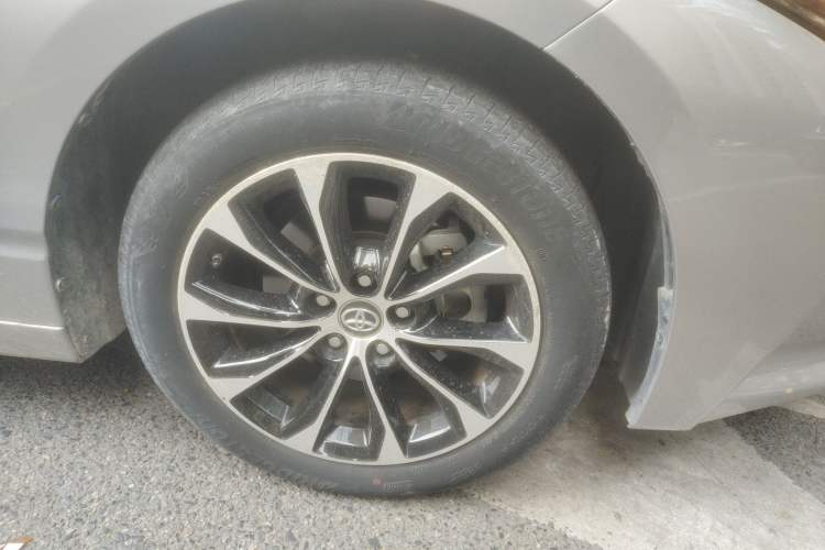 Used Toyota Avalon 2022 2.5L Luxury Edition Right Front Wheel Hub