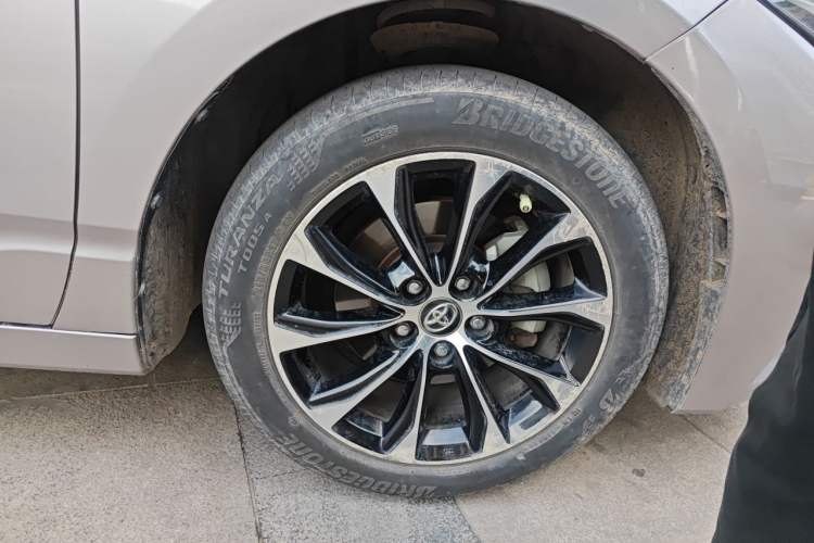 Used Toyota Avalon 2022 2.5L Luxury Edition Right Front Wheel Hub