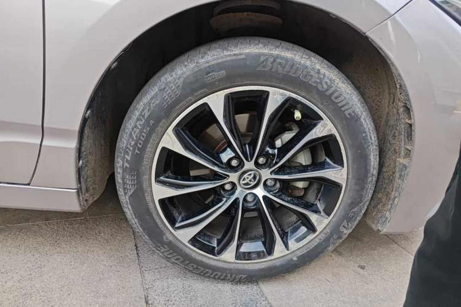 Used Toyota Avalon 2022 2.5L Luxury Edition Right Front Wheel Hub