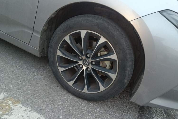 Used Toyota Avalon 2022 2.5L Luxury Edition Right Front Wheel Hub