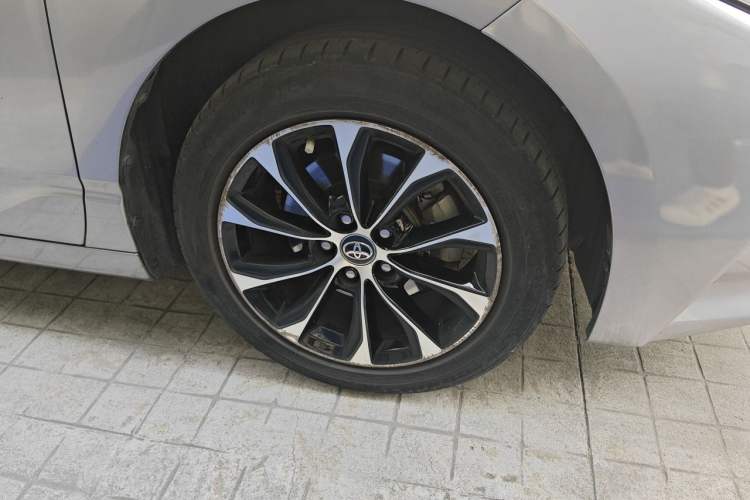 Used Toyota Avalon 2022 2.5L Luxury Edition Right Front Wheel Hub