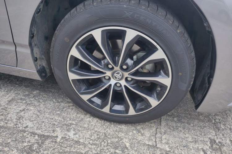 Used Toyota Avalon 2022 2.5L Luxury Edition Right Front Wheel Hub