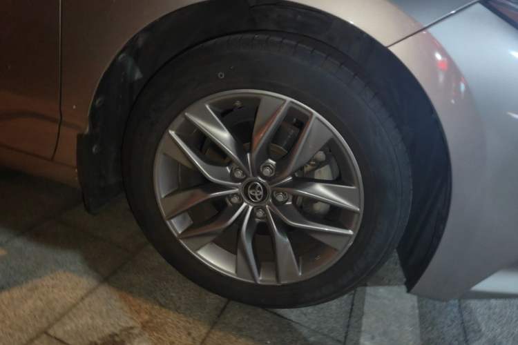 Used Toyota Avalon 2022 2.5L Luxury Edition Right Front Wheel Hub