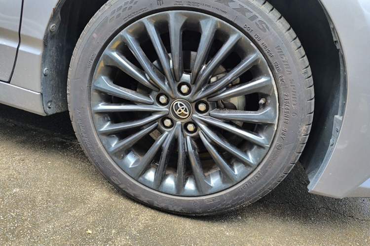 Used Toyota Avalon 2022 2.0L XLE Premium Edition Right Front Wheel Hub
