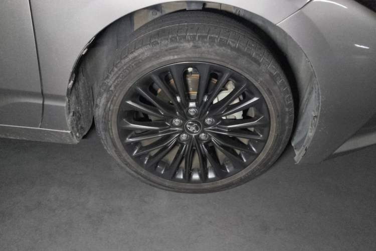Used Toyota Avalon 2022 2.5L Touring Premium Edition Right Front Wheel Hub