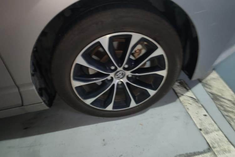 Used Toyota Avalon 2022 Dual-Engine 2.5L Luxury Edition Right Front Wheel Hub
