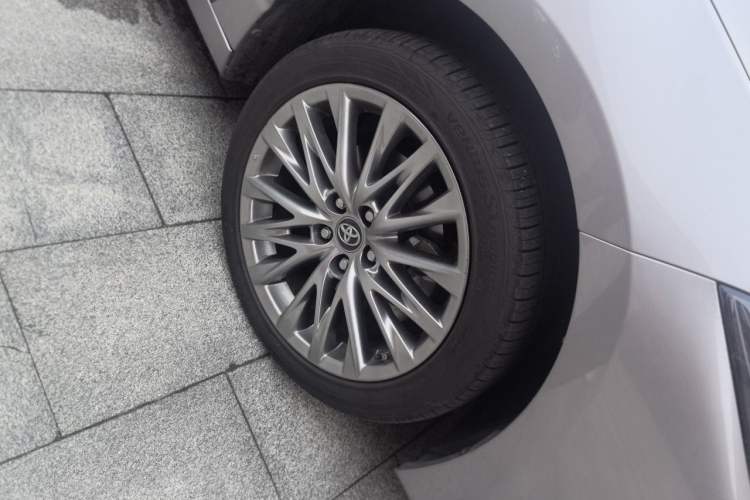 Used Toyota Avalon 2022 Dual-Engine 2.5L XLE Premium Edition Right Front Wheel Hub