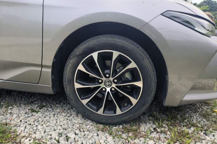 Used Toyota Avalon 2022 2.5L Luxury Edition Right Front Wheel Hub