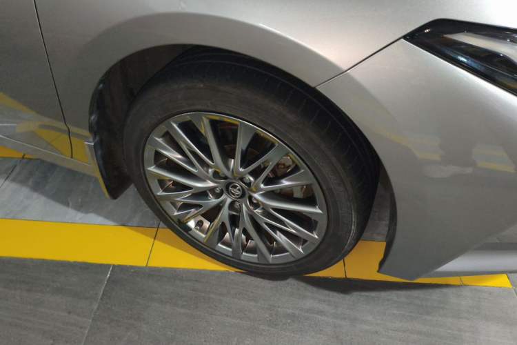 Used Toyota Avalon 2022 Dual-Engine 2.5L XLE Premium Edition Right Front Wheel Hub