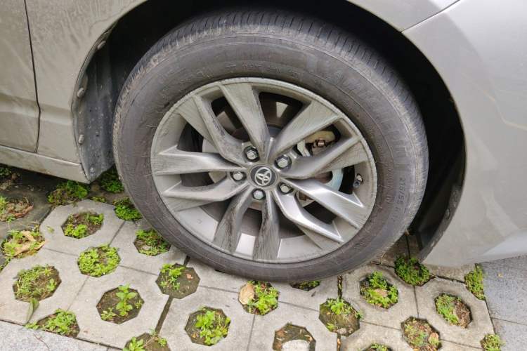 Used Toyota Avalon 2022 Dual-Engine 2.5L Luxury Edition Right Front Wheel Hub