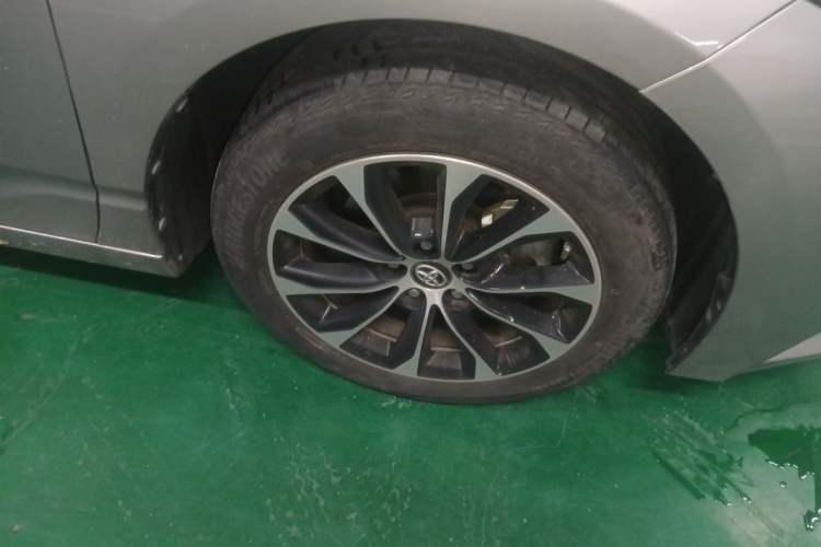 Used Toyota Avalon 2022 2.5L Luxury Edition Right Front Wheel Hub